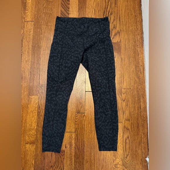 Lululemon fast and free high-rise leggings size 8, 25 inch, cheetah print - Picture 2 of 3